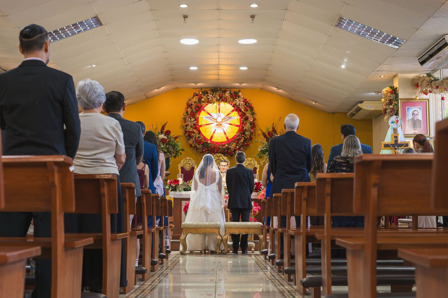 Fotografía de boda en El Salvador capturando momentos auténticos y emotivos con estilo elegante y documental.