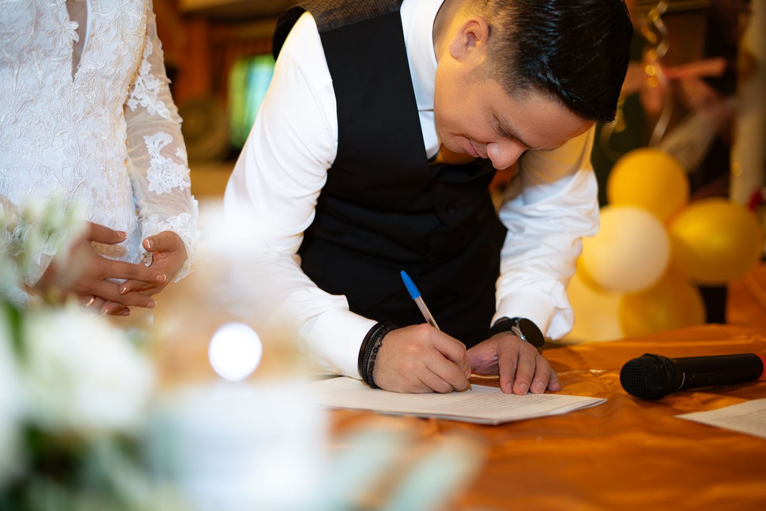 Fotografía de boda en El Salvador capturando momentos auténticos y emotivos con estilo elegante y documental.