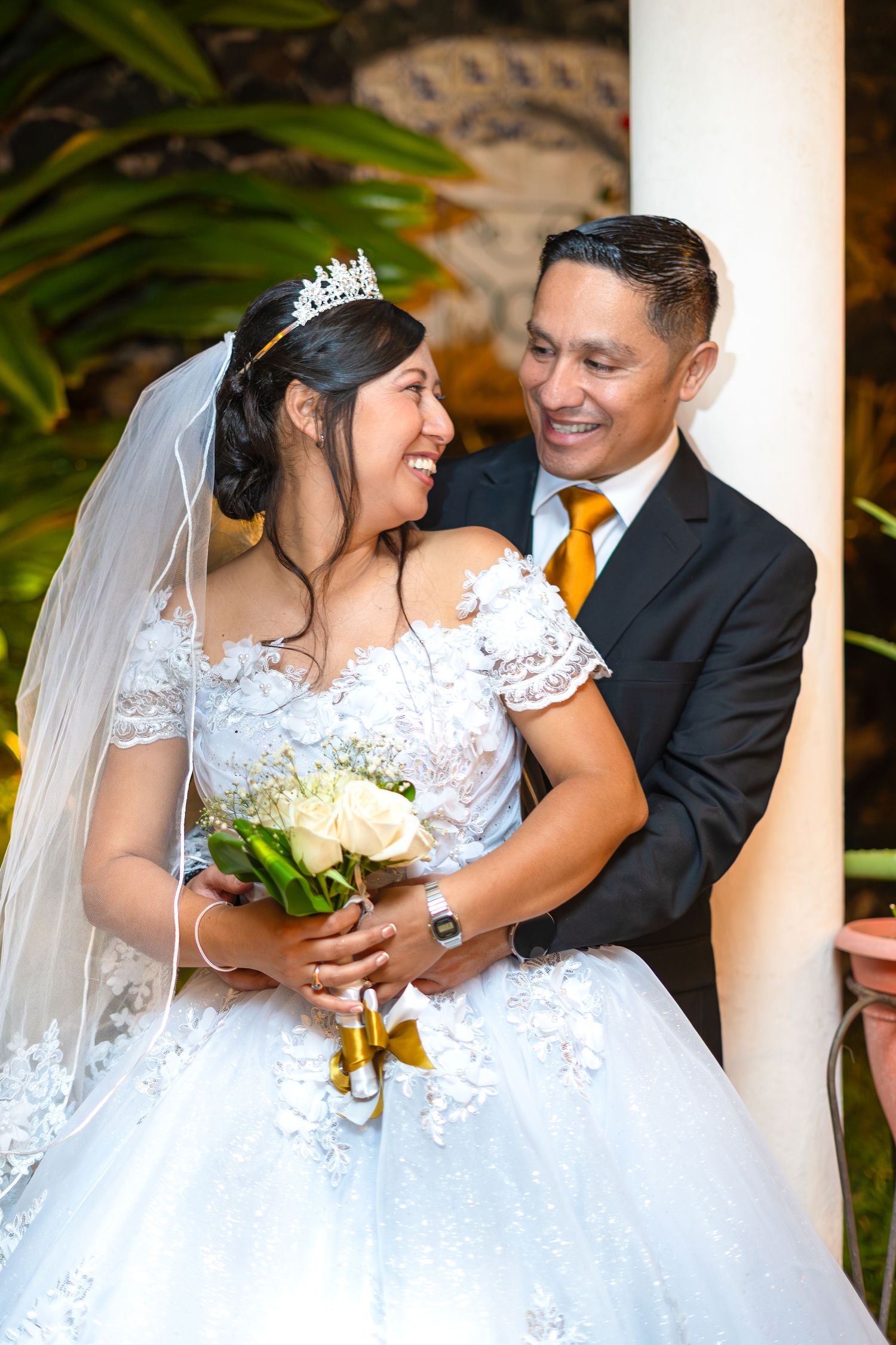 Fotografía de boda en El Salvador capturando momentos auténticos y emotivos con estilo elegante y documental.