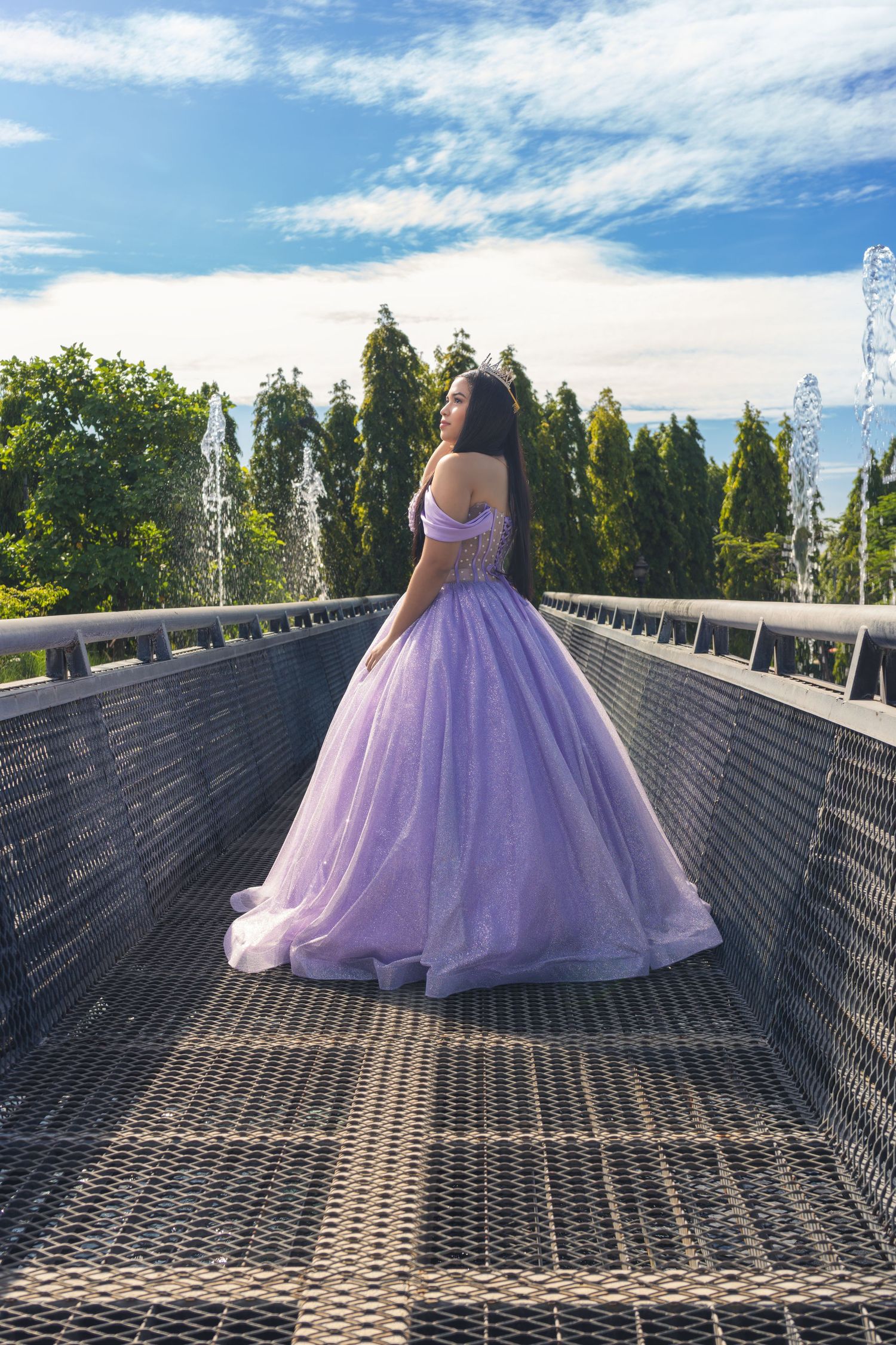 Cobertura de 15 años en El Salvador documentando cada momento especial con fotografía profesional y estilo elegante.