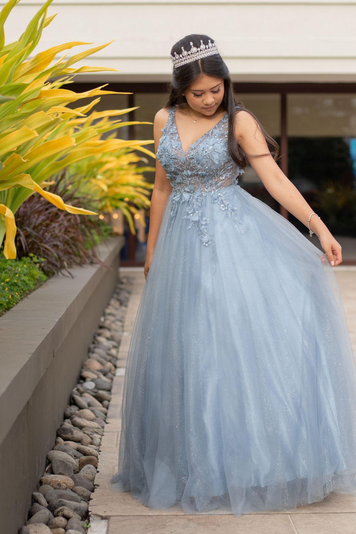 Cobertura de 15 años en El Salvador documentando cada momento especial con fotografía profesional y estilo elegante.