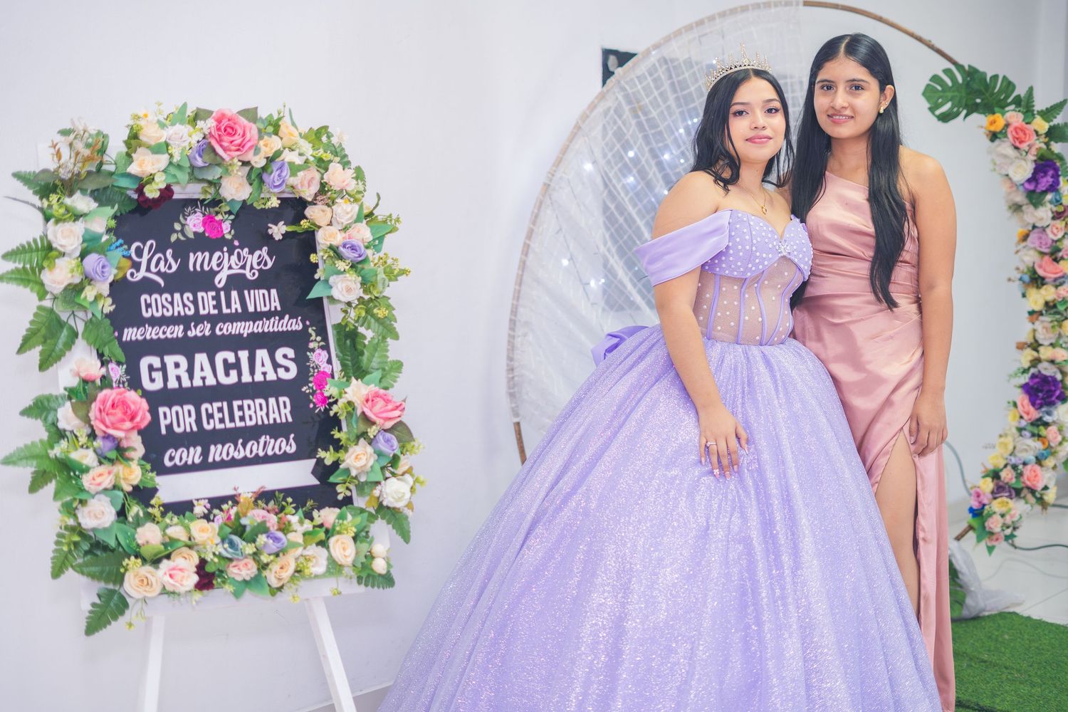 Cobertura de 15 años en El Salvador documentando cada momento especial con fotografía profesional y estilo elegante.