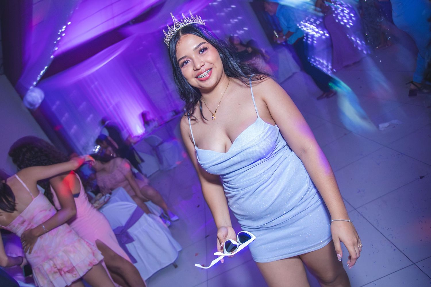 Cobertura de 15 años en El Salvador documentando cada momento especial con fotografía profesional y estilo elegante.