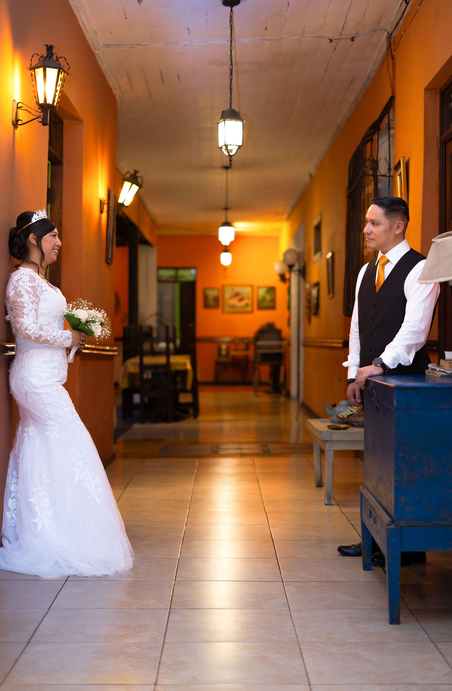 Fotografía de boda en El Salvador capturando momentos auténticos y emotivos con estilo elegante y documental.