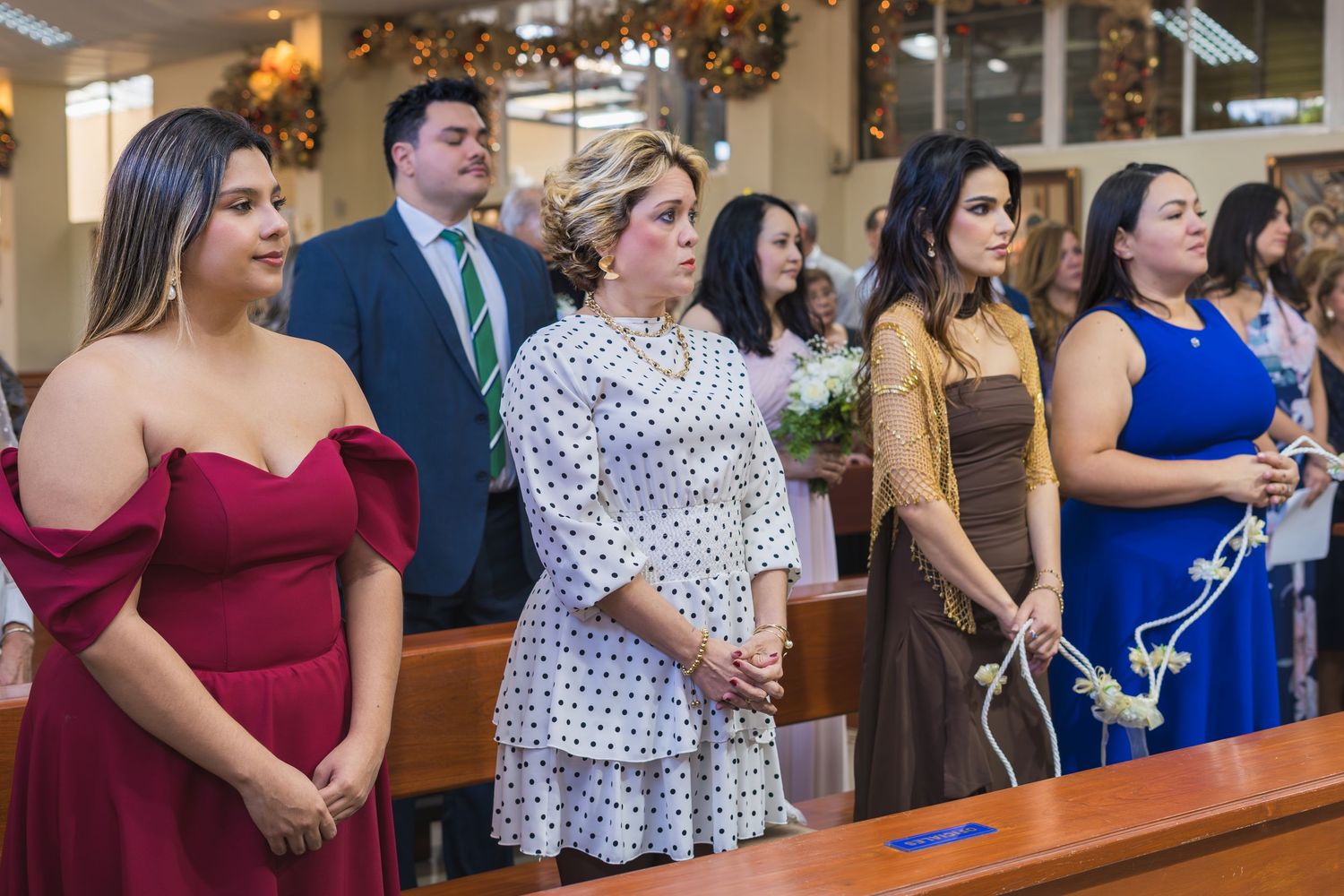 Fotografía de boda en El Salvador capturando momentos auténticos y emotivos con estilo elegante y documental.