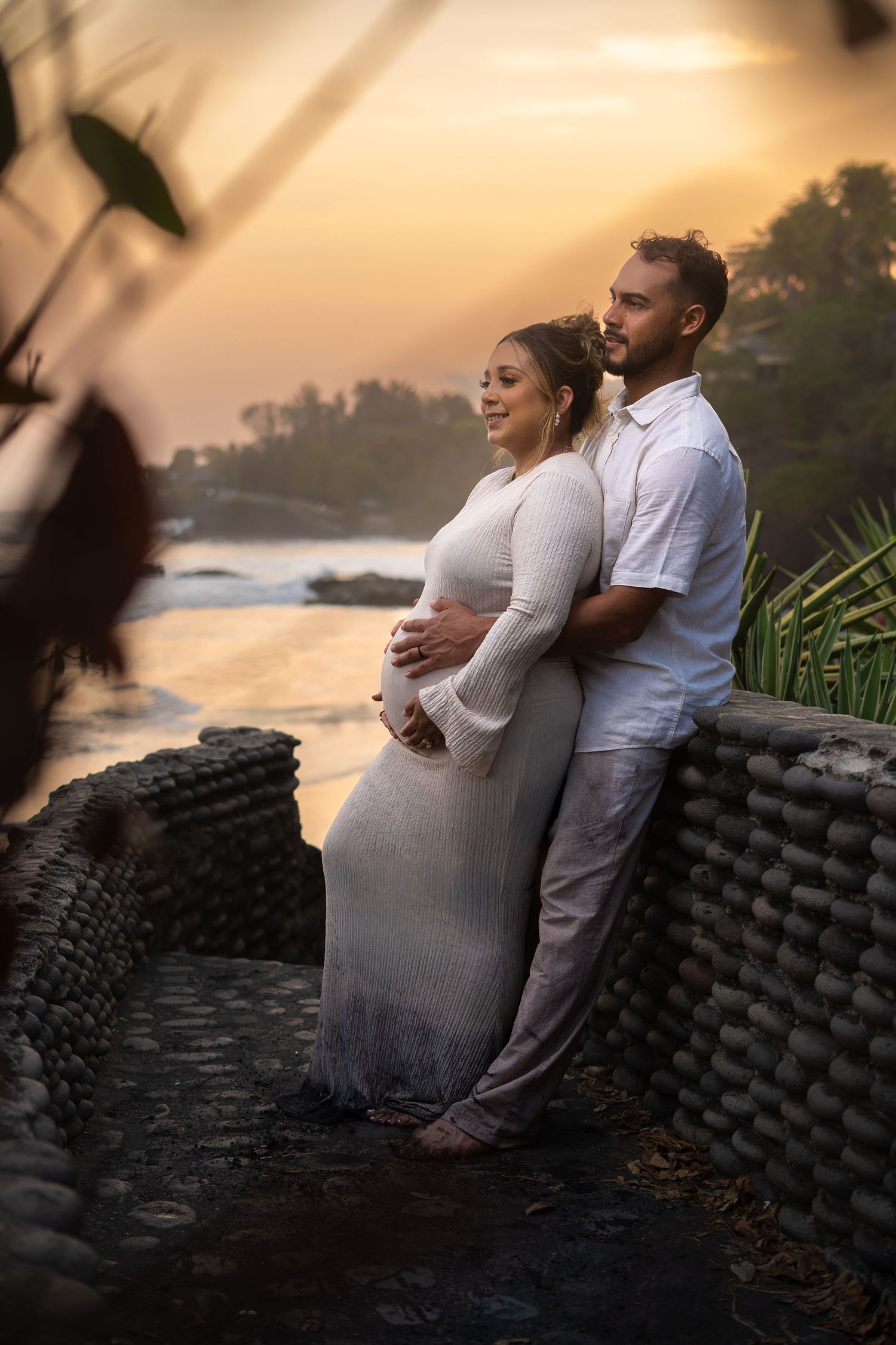 Sesión de retrato profesional en El Salvador realizada en exterior con técnicas y dirección personalizada por Magma Solutions.