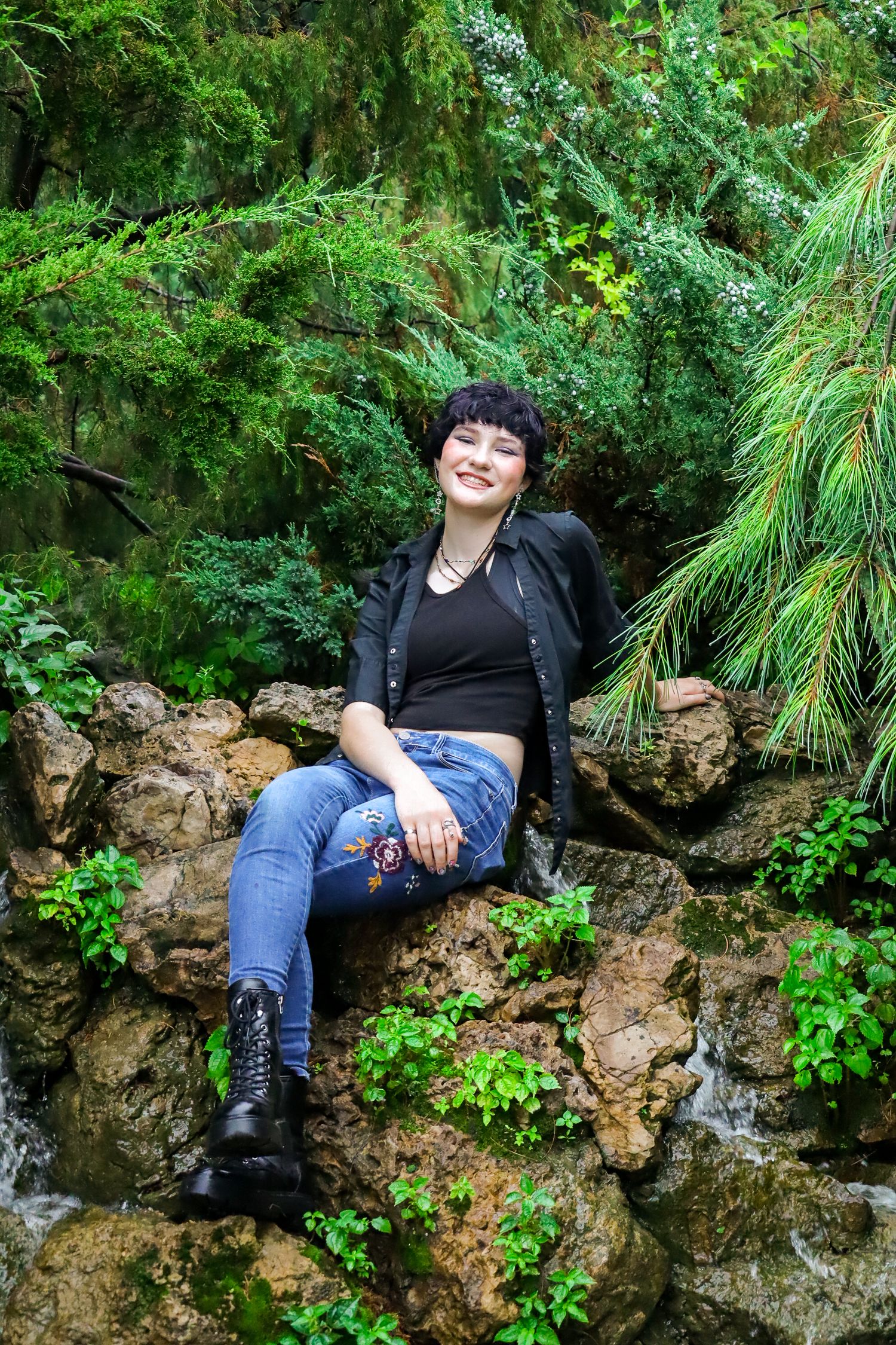 Senior portrait. Rainy, garden.