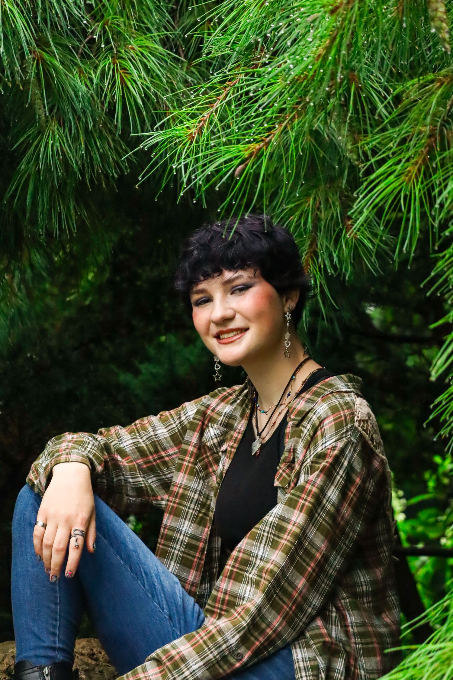 Senior portrait. Rainy, garden.