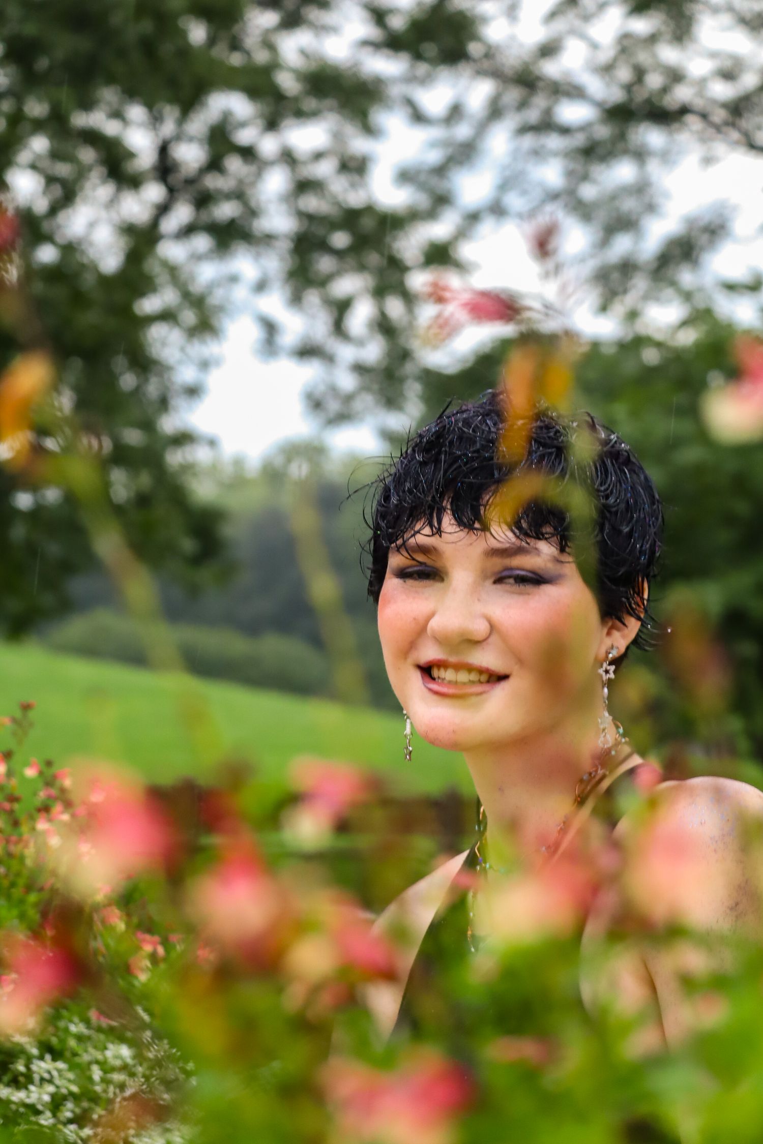 Senior portrait. Rainy, garden.