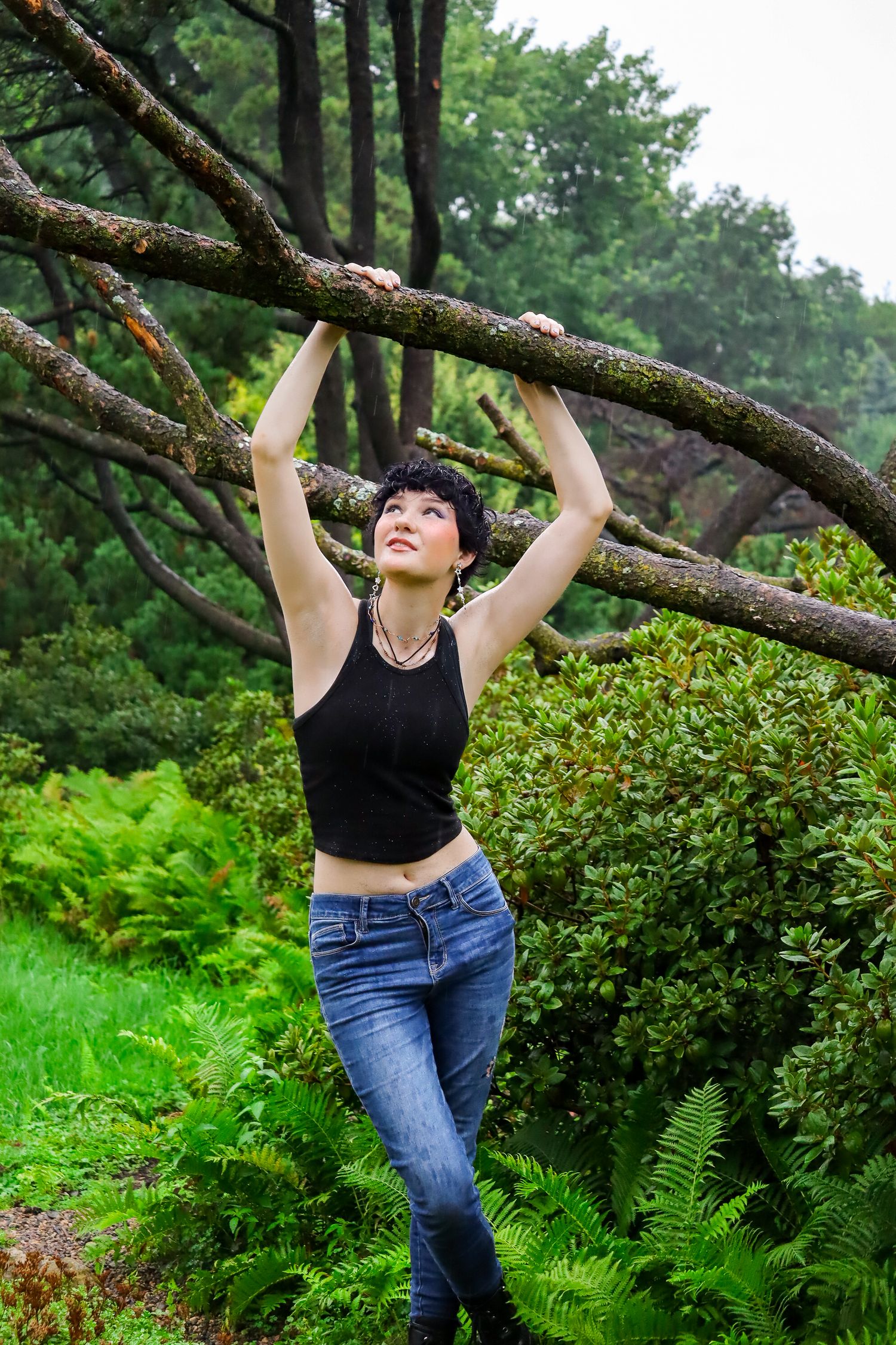 Senior portrait. Rainy, garden.