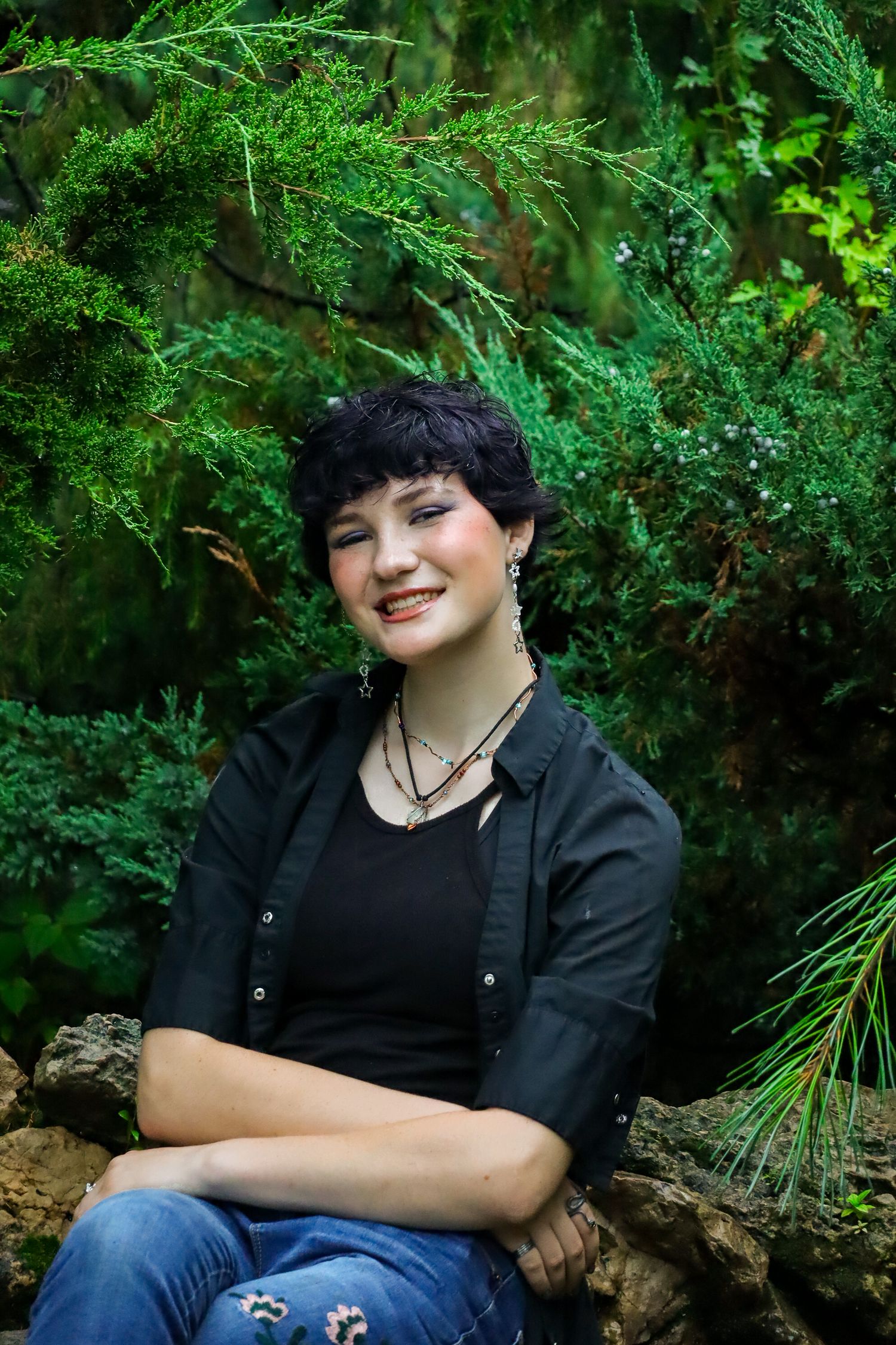 Senior portrait. Rainy, garden.
