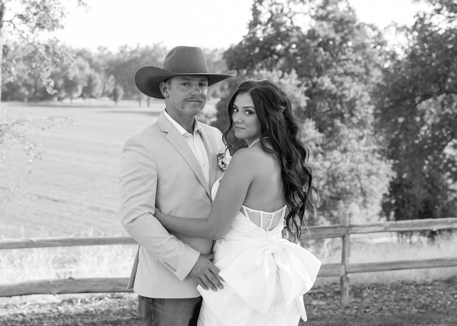 Black and white romantic wedding portraits in a natural outdoor setting.