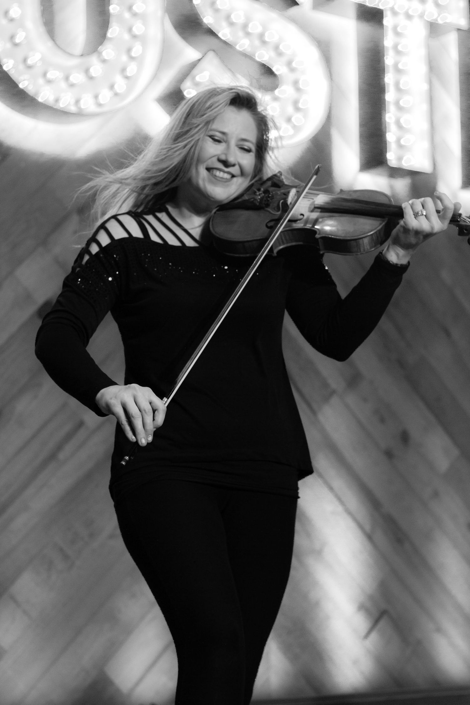 GG's Media Marketing
Bonnie Riley Fiddle Player performing LIVE at The Rustic Post Oak