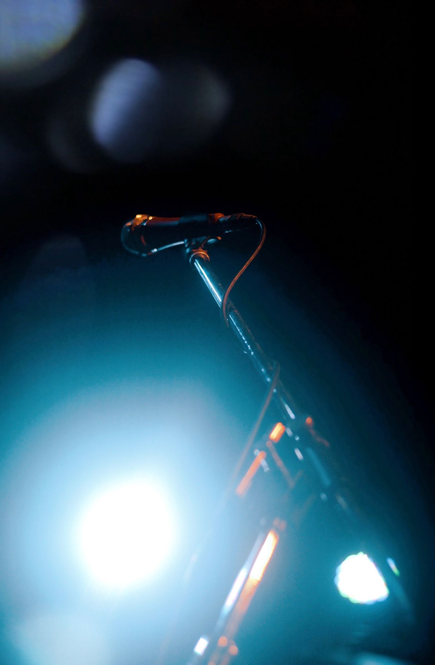 GG's Media Marketing
Tracy Byrd's Microphone under blue neon lights