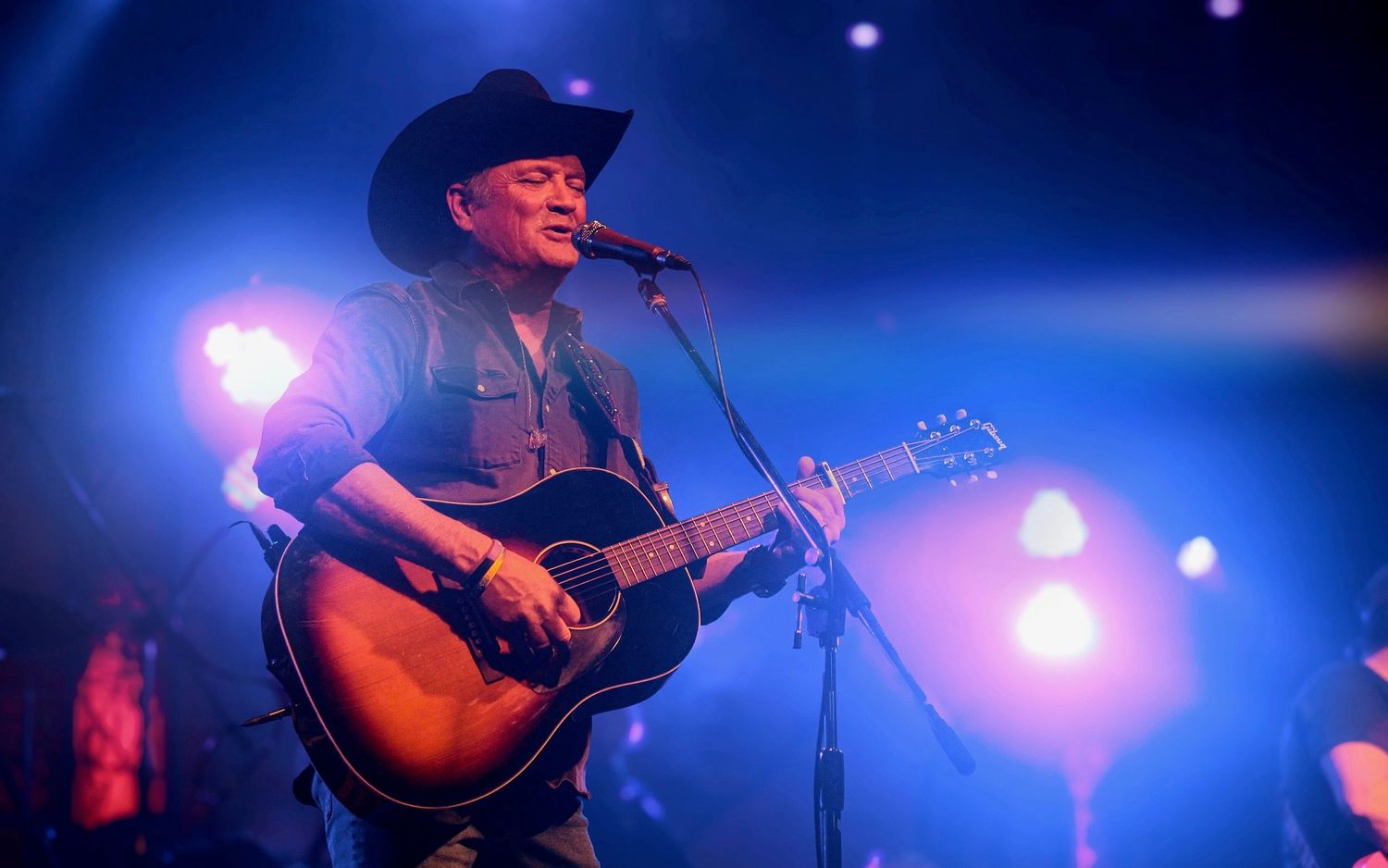 GG's Media Marketing
Tracy Byrd Music performing LIVE on stage under blue neon lights.