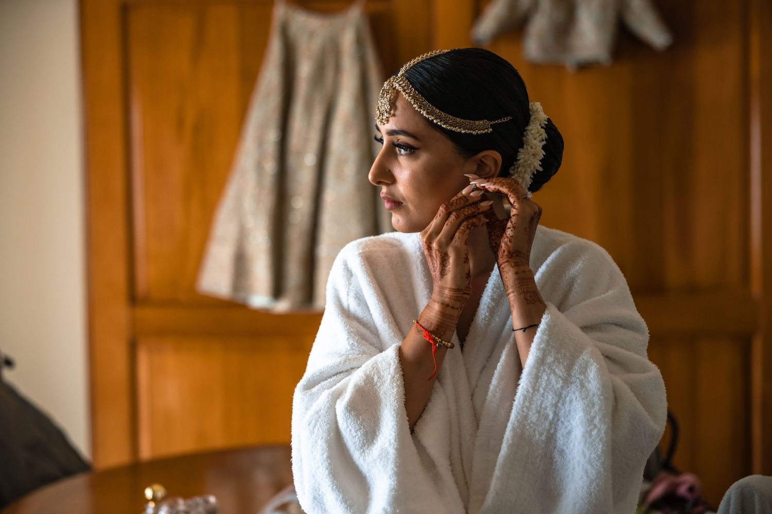 Natural wedding portrait by Paco Aguilar, destination wedding photographer in Mexico