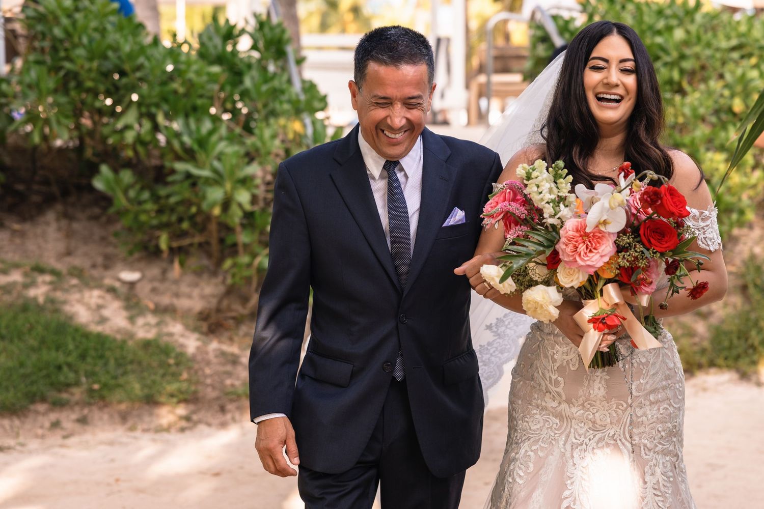 Candid wedding moment captured by Paco Aguilar during a destination wedding in Mexico