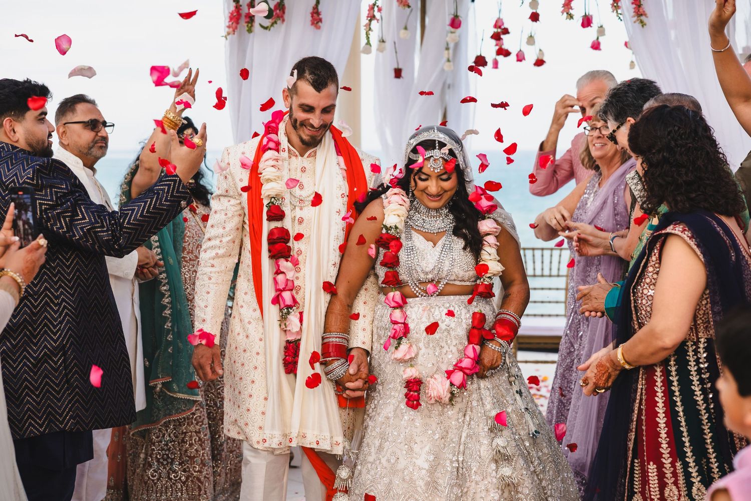 Natural wedding portrait by Paco Aguilar, destination wedding photographer in Mexico