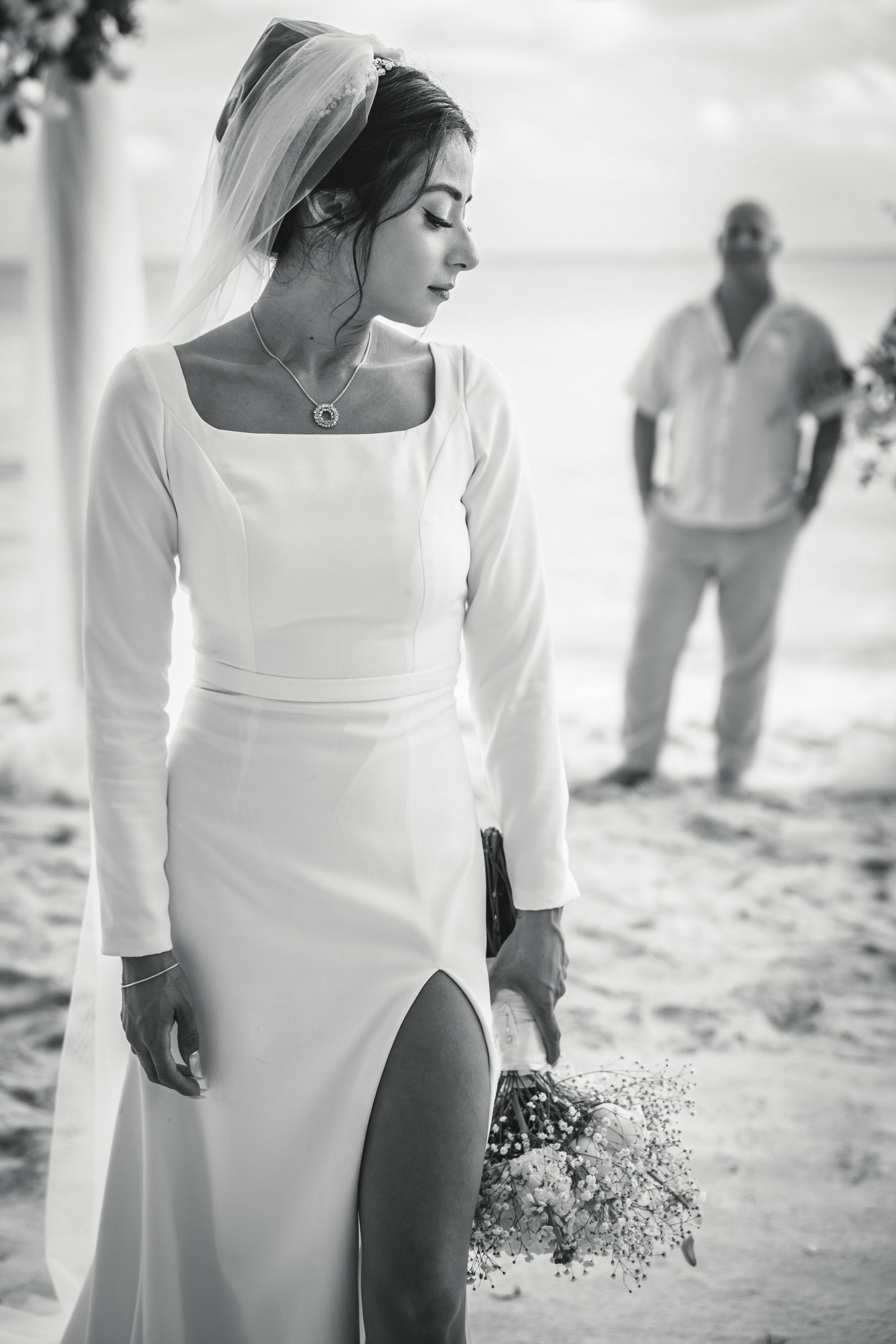 Natural wedding portrait by Paco Aguilar, destination wedding photographer in Mexico