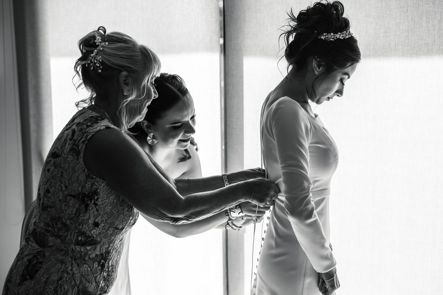 Candid wedding moment captured by Paco Aguilar during a destination wedding in Mexico