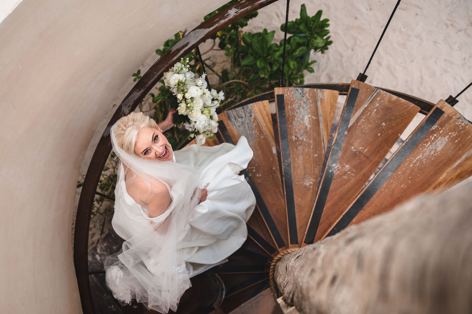 Natural wedding portrait by Paco Aguilar, destination wedding photographer in Mexico