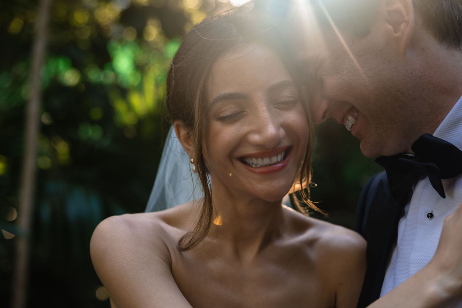 Candid wedding moment captured by Paco Aguilar during a destination wedding in Mexico