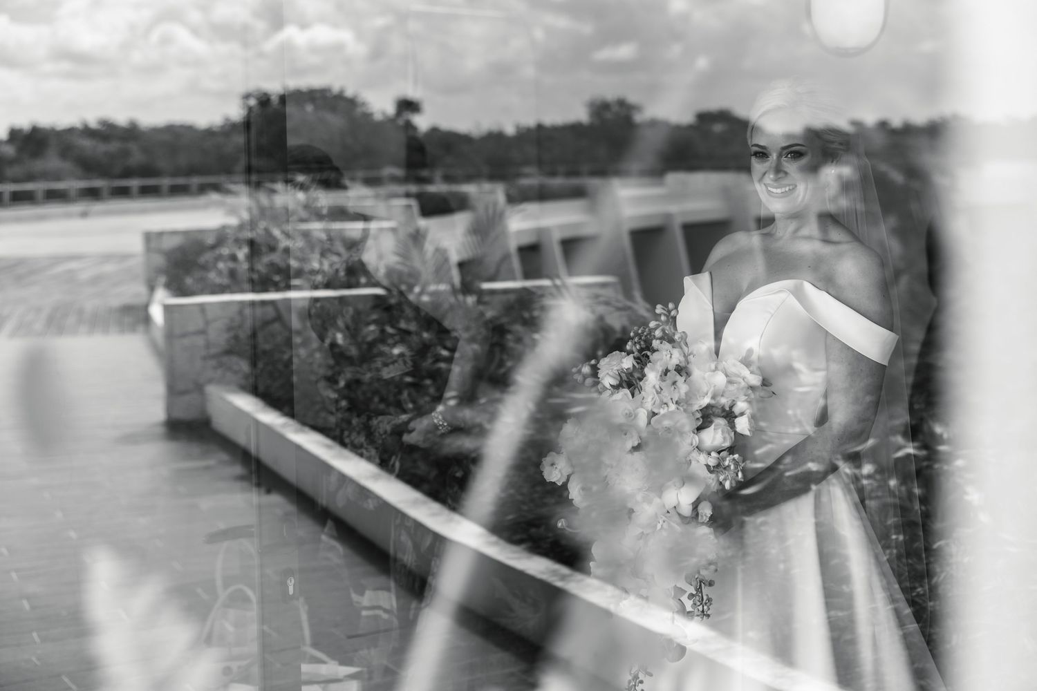 Natural wedding portrait by Paco Aguilar, destination wedding photographer in Mexico