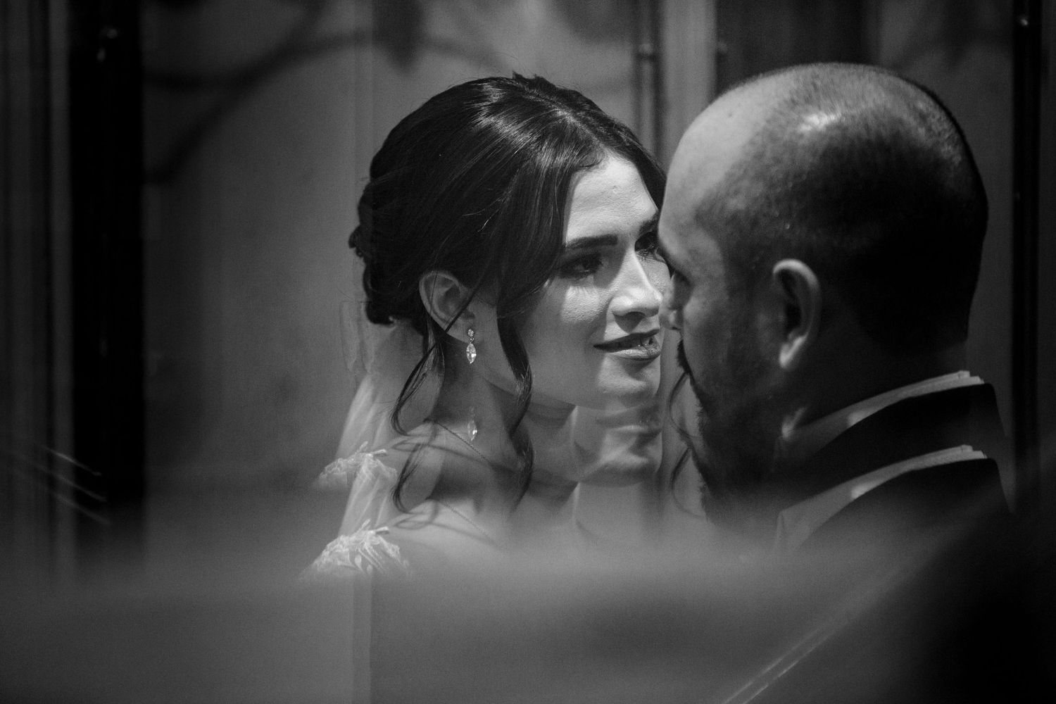 Natural wedding portrait by Paco Aguilar, destination wedding photographer in Mexico