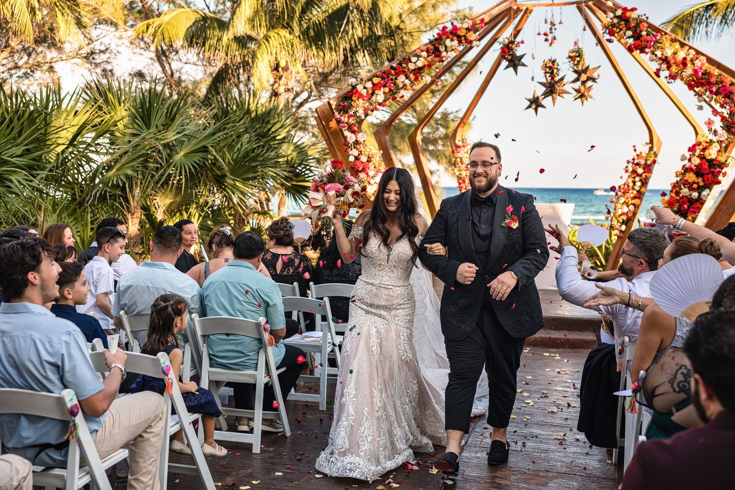 Natural wedding portrait by Paco Aguilar, destination wedding photographer in Mexico