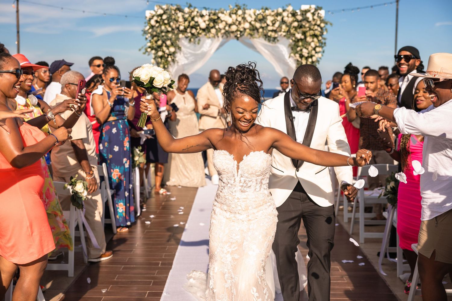 Natural wedding portrait by Paco Aguilar, destination wedding photographer in Mexico