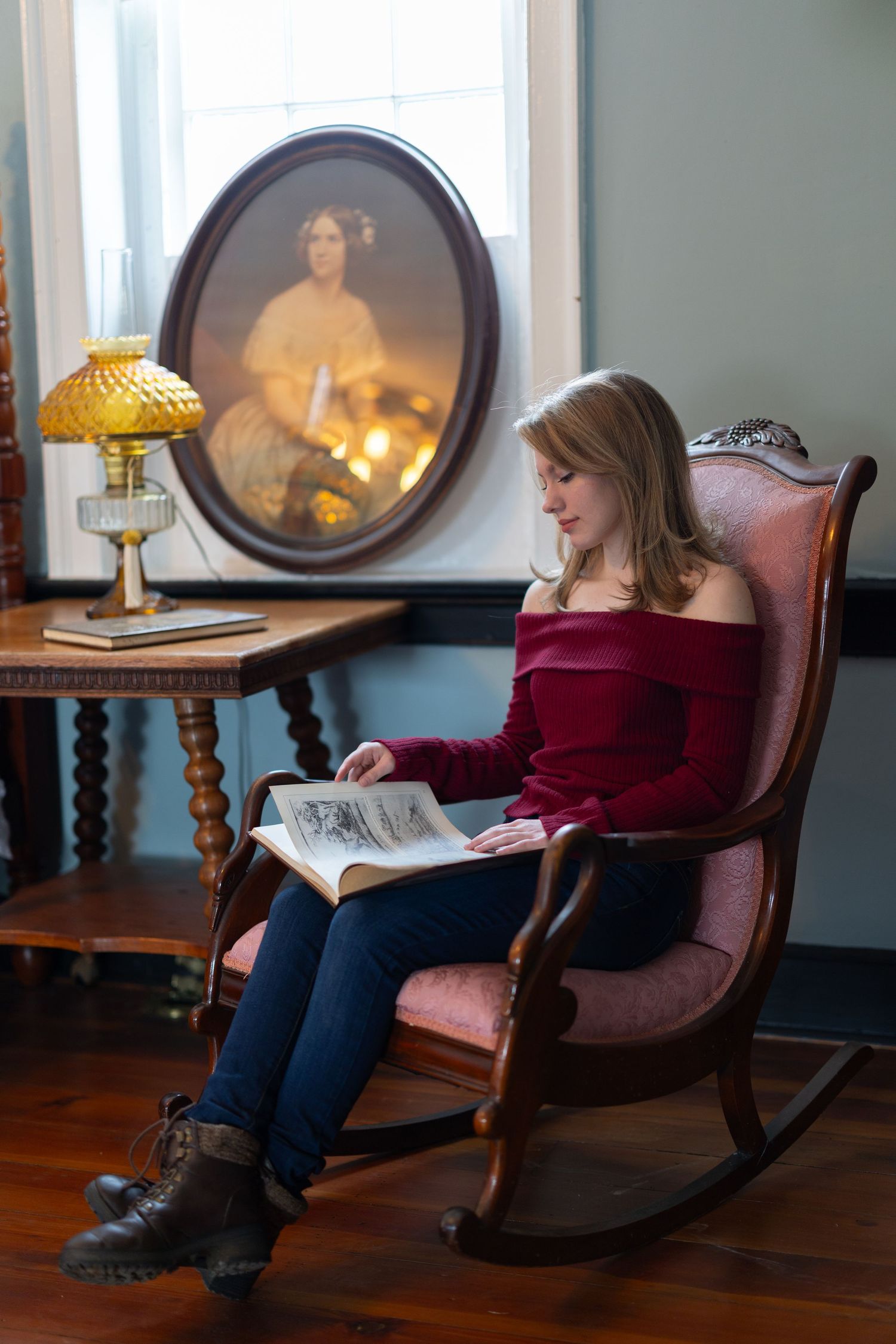 Senior photos in the winter. Photography. Portrait photographer in Henderson, Tennessee. Graduation family photos Henderson, Tennessee.