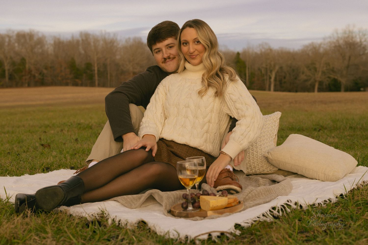 Couple's photos in the fall winter. Photography. Portrait photographer in Henderson, Tennessee. Engagement photos Henderson, Tennessee.