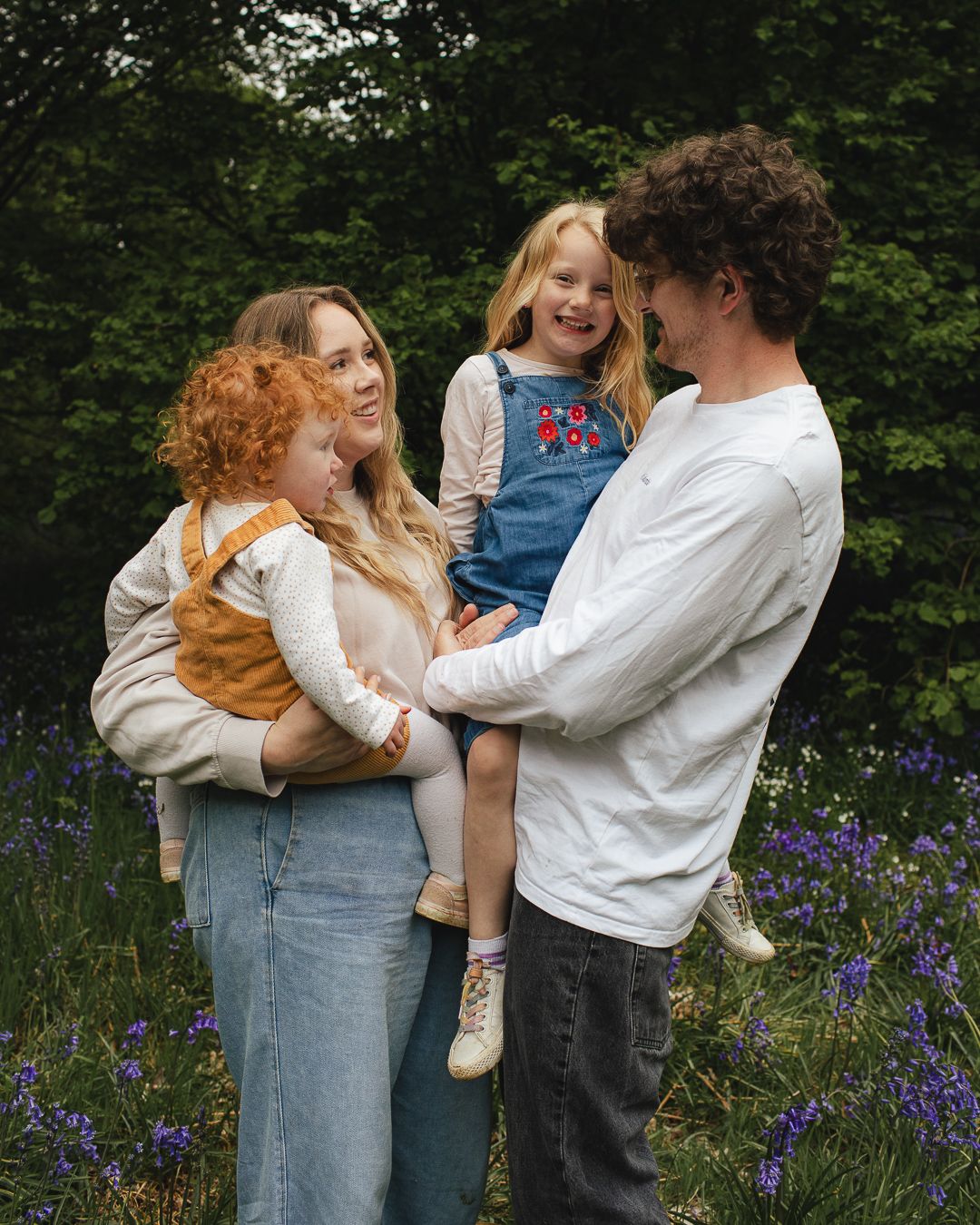 Northampton Northamptonshire family photographer outdoor photography, natural relaxed photography, candid photography, family outdoor photo