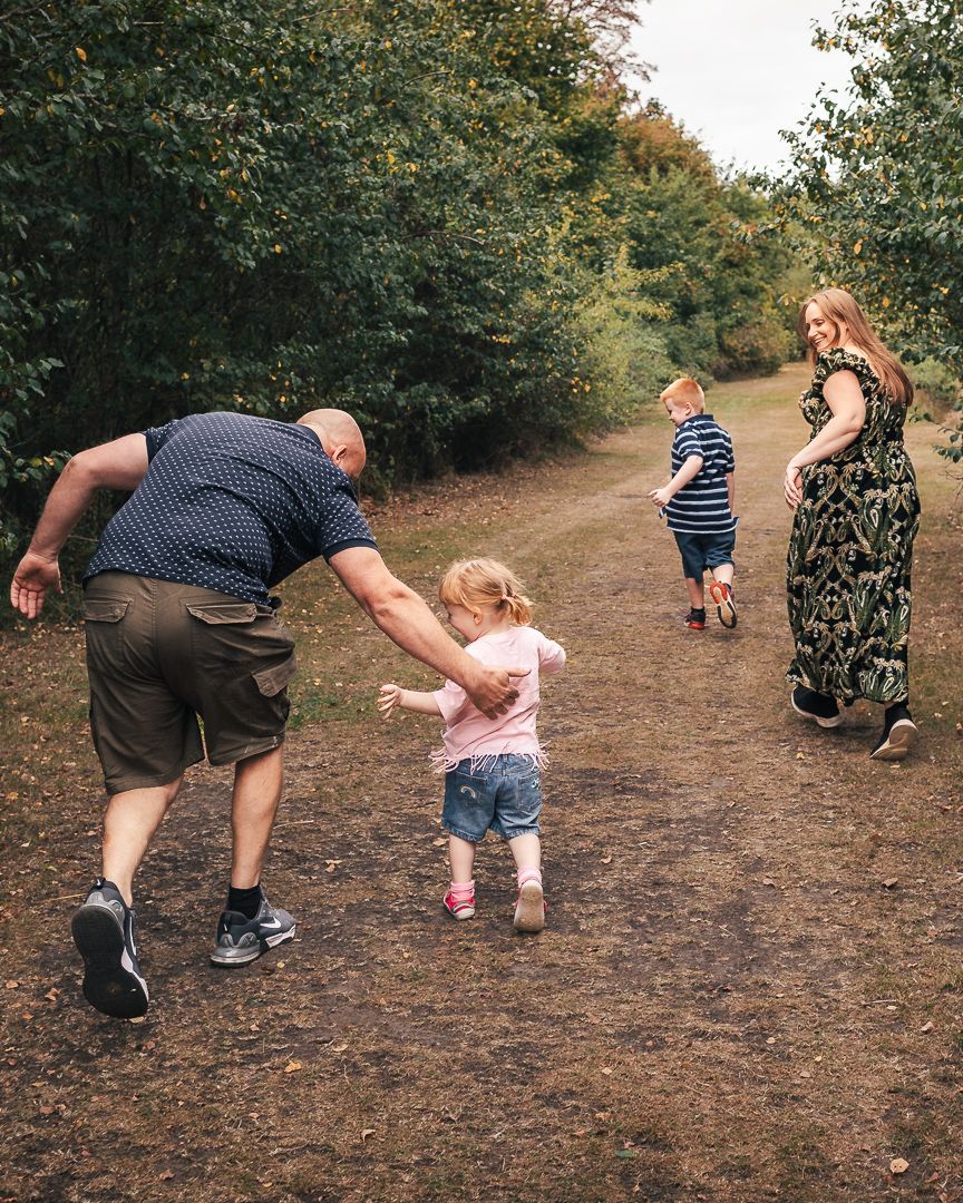 family,Northampton photographer, Northamptonshire, family photographer, outdoor photoshoot, outdoor, nature, inclusive photographer, wedding