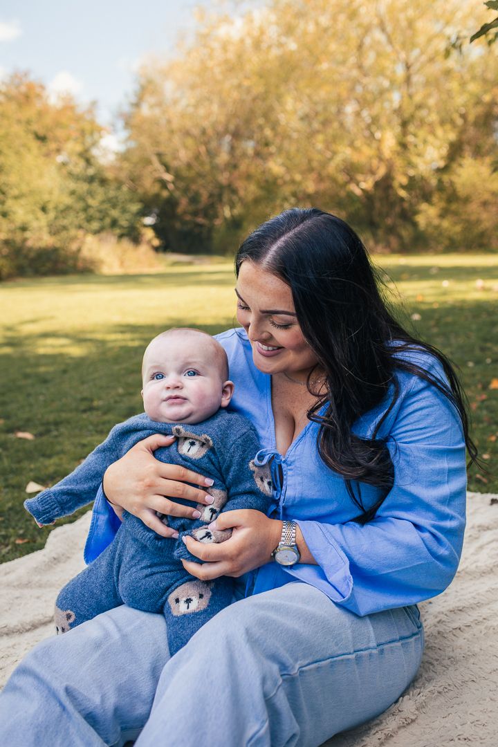 newborn Northampton photographer, Northamptonshire, maternity photographer, newborn home photoshoot, baby photoshoot indoor, baby photograph