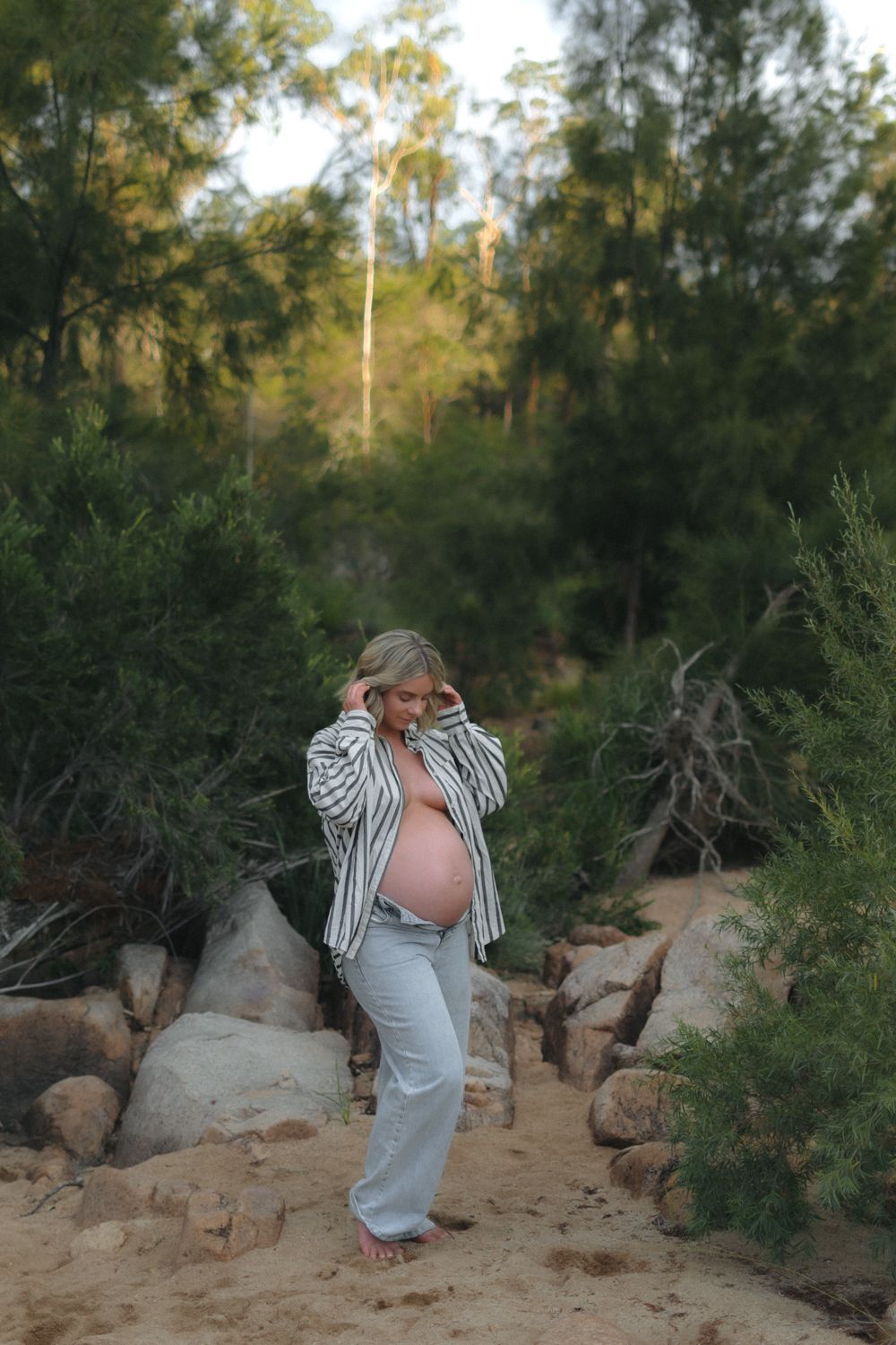 Timeless maternity portrait natural outdoor setting. Maternity photography session in Toowoomba Queensland natural light.