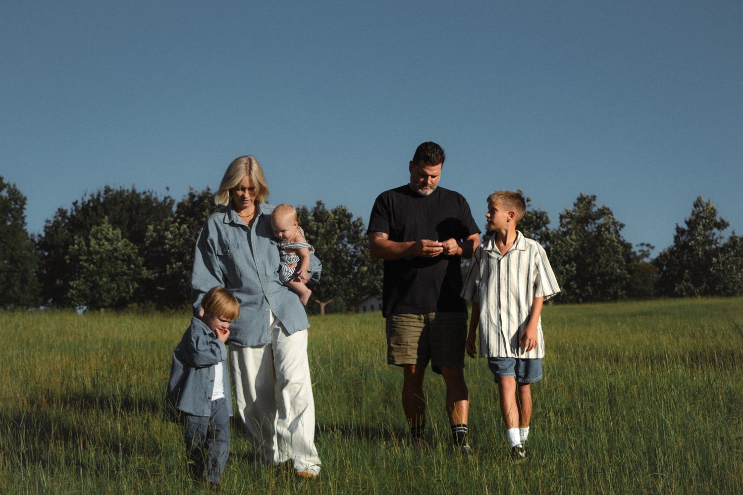 family photography session in Toowoomba
natural lifestyle family photography outdoors
documentary family moment mother and children