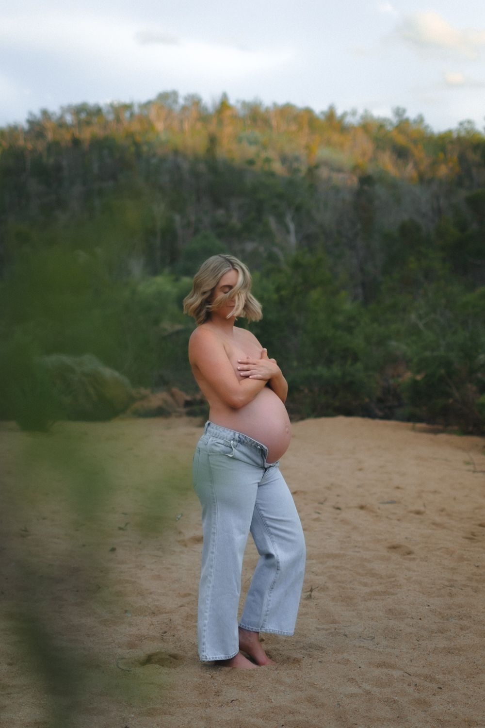 Timeless maternity portrait natural outdoor setting. Maternity photography session in Toowoomba Queensland natural light.