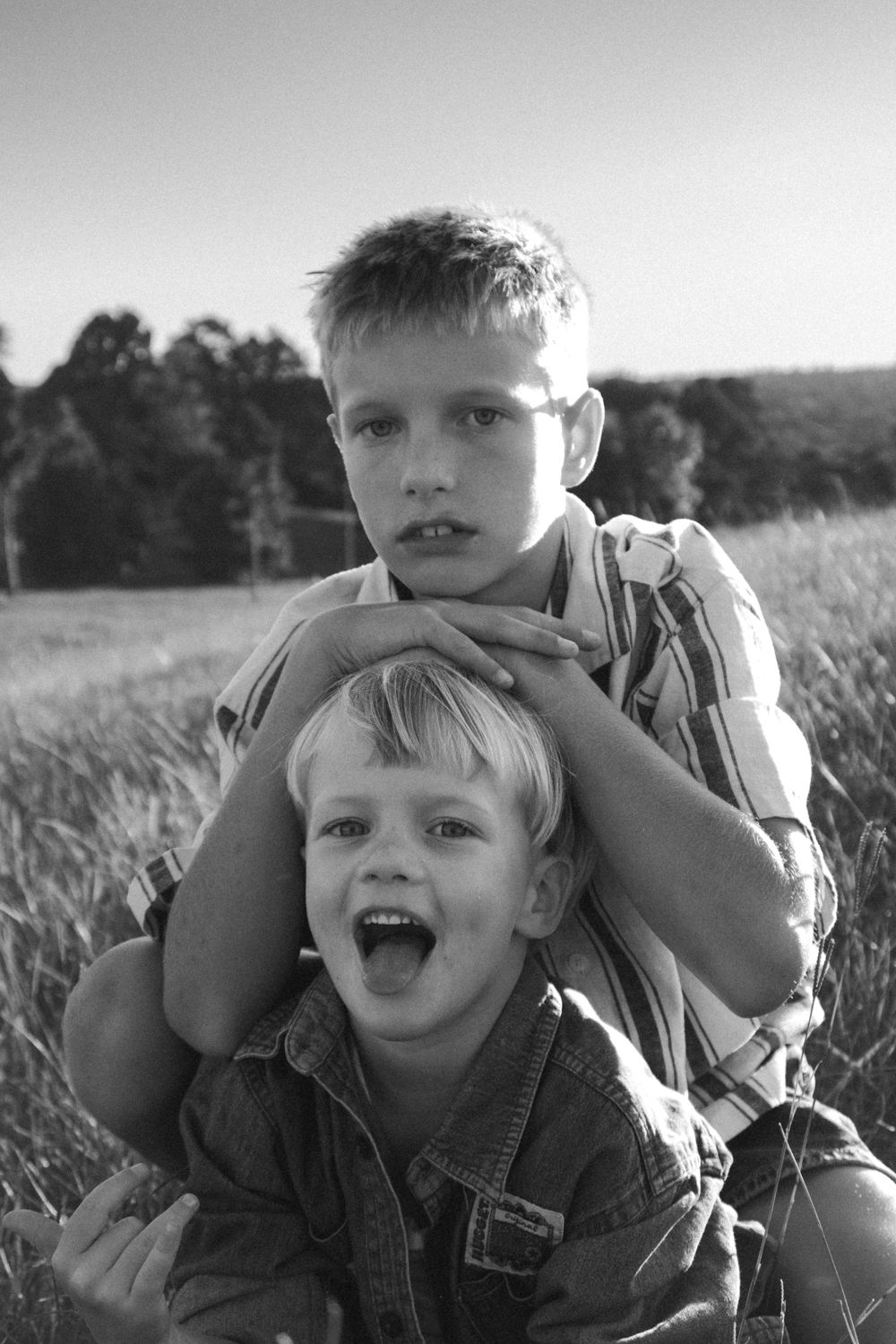 family photography session in Toowoomba
natural lifestyle family photography outdoors
documentary family moment mother and children