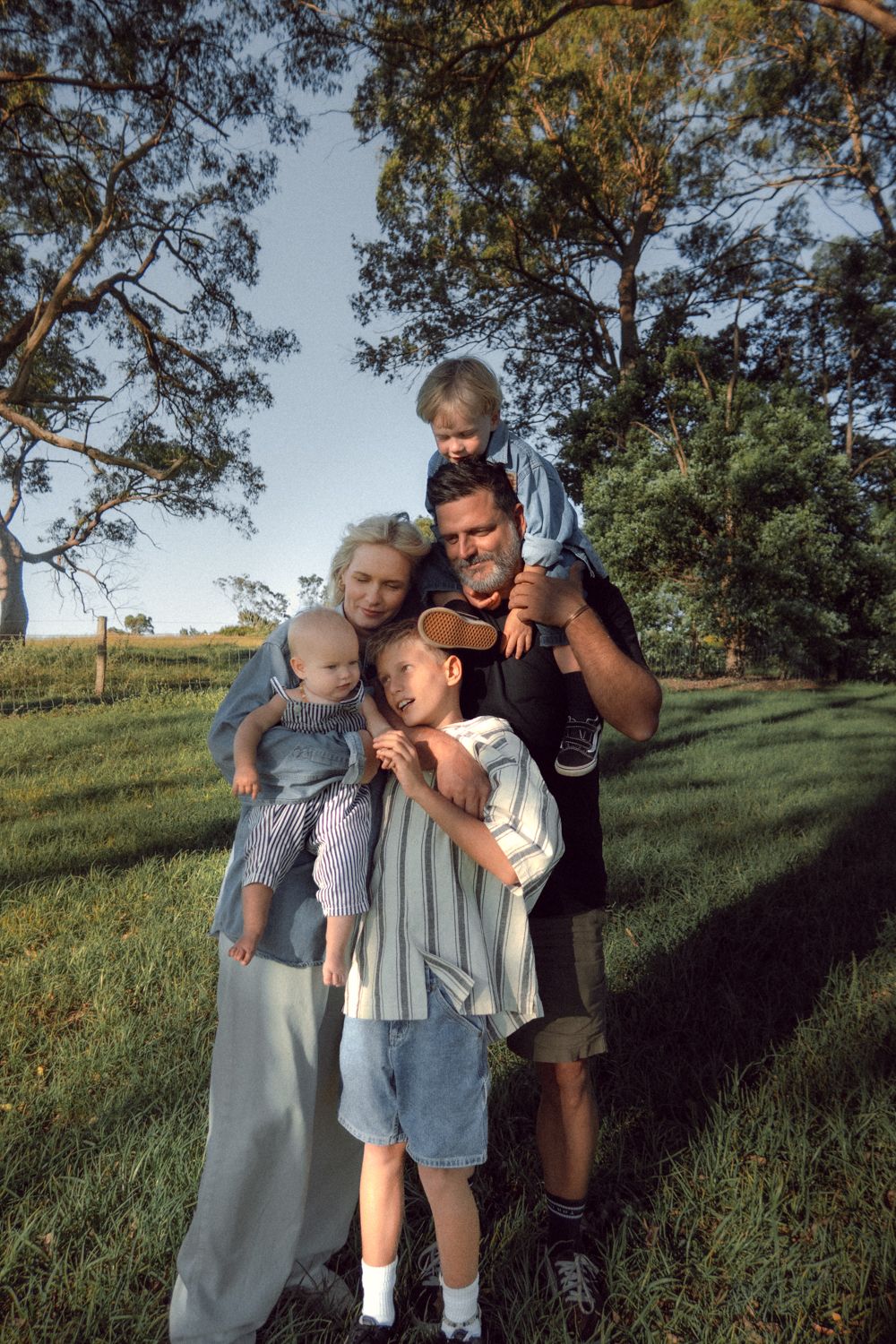 family photography session in Toowoomba
natural lifestyle family photography outdoors
documentary family moment mother and children