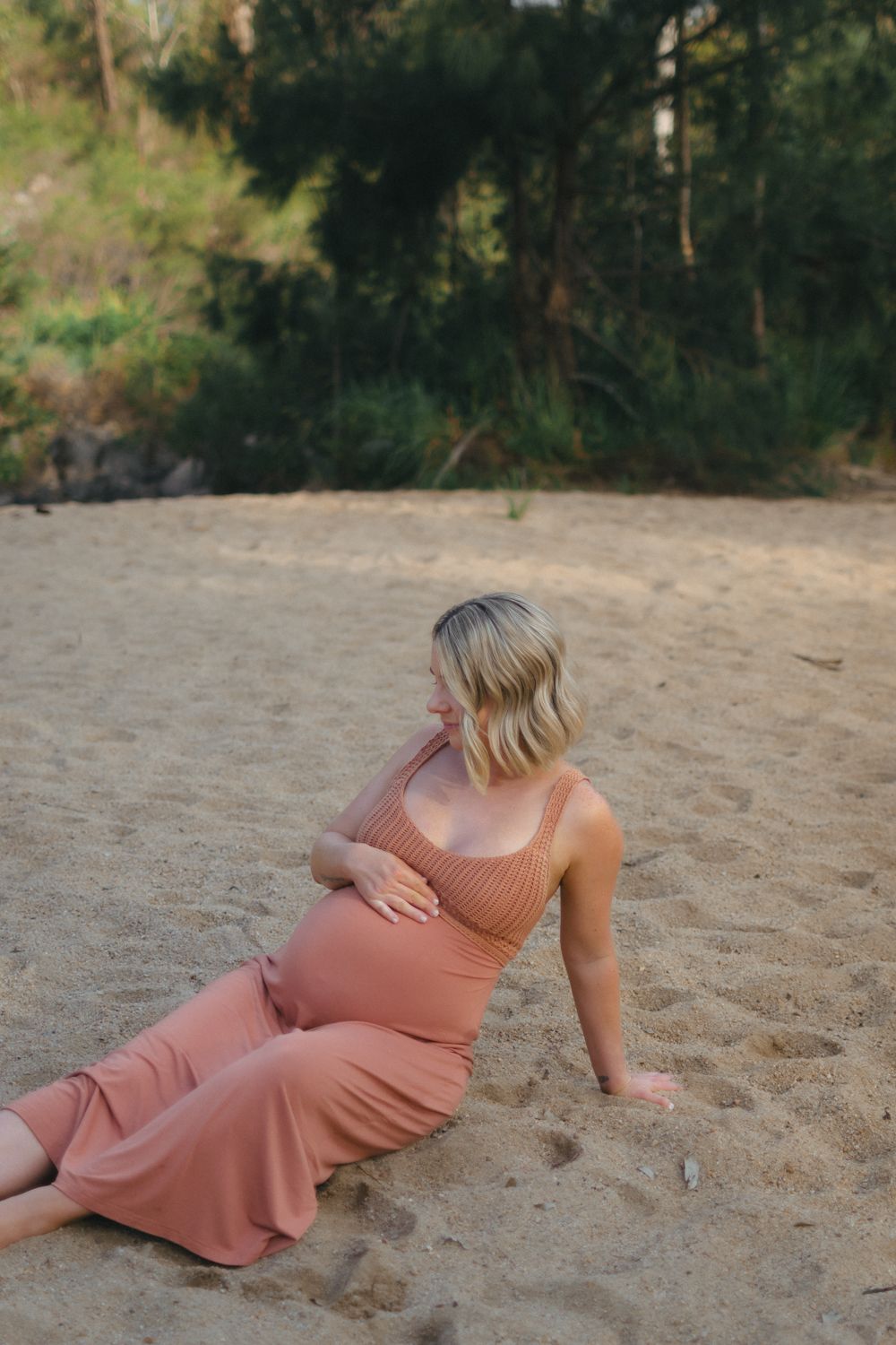 Timeless maternity portrait natural outdoor setting. Maternity photography session in Toowoomba Queensland natural light.