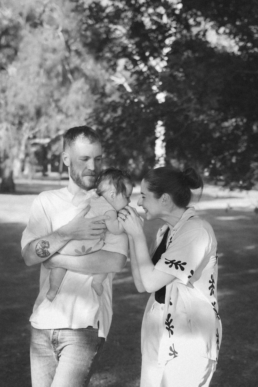 Family photography session in Toowoomba Qld.
natural lifestyle family photography outdoors
documentary family moment mother and children