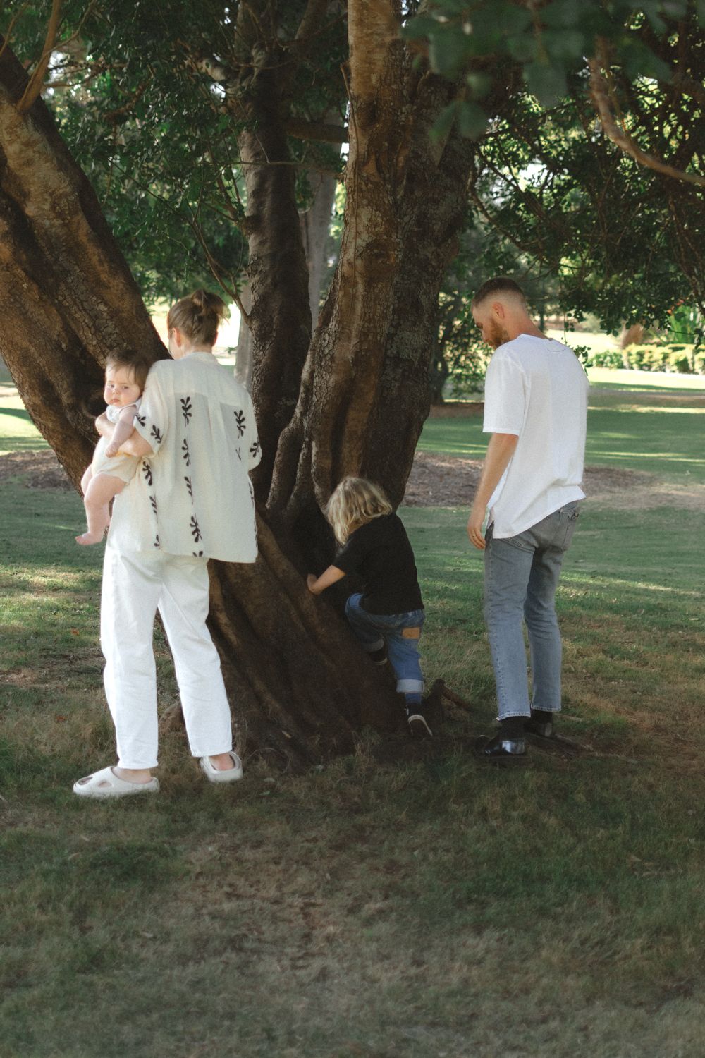 Family photography session in Toowoomba Qld.
natural lifestyle family photography outdoors
documentary family moment mother and children