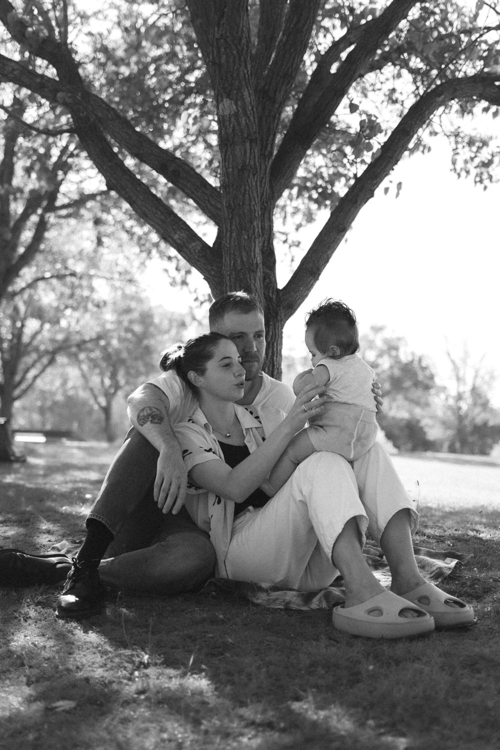 Family photography session in Toowoomba Qld.
natural lifestyle family photography outdoors
documentary family moment mother and children
