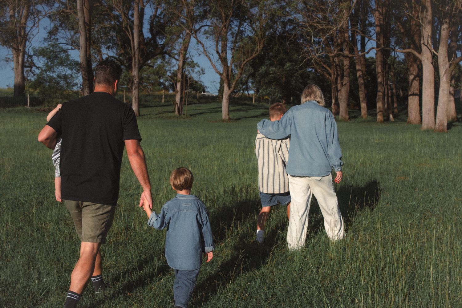 family photography session in Toowoomba
natural lifestyle family photography outdoors
documentary family moment mother and children