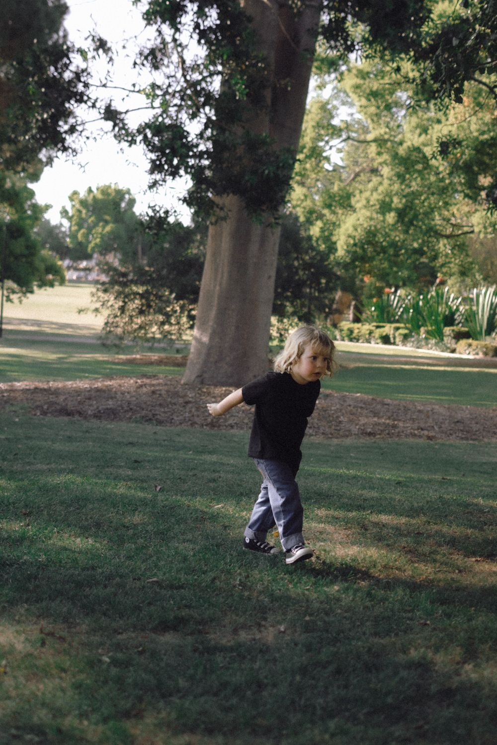 Family photography session in Toowoomba Qld.
natural lifestyle family photography outdoors
documentary family moment mother and children