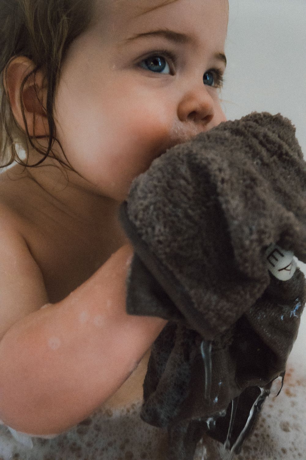 storytelling product photography family moment indoors
motherhood lifestyle brand photography natural home moment