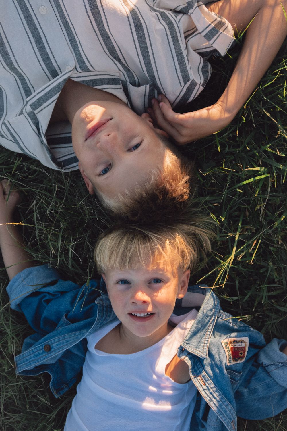 family photography session in Toowoomba
natural lifestyle family photography outdoors
documentary family moment mother and children