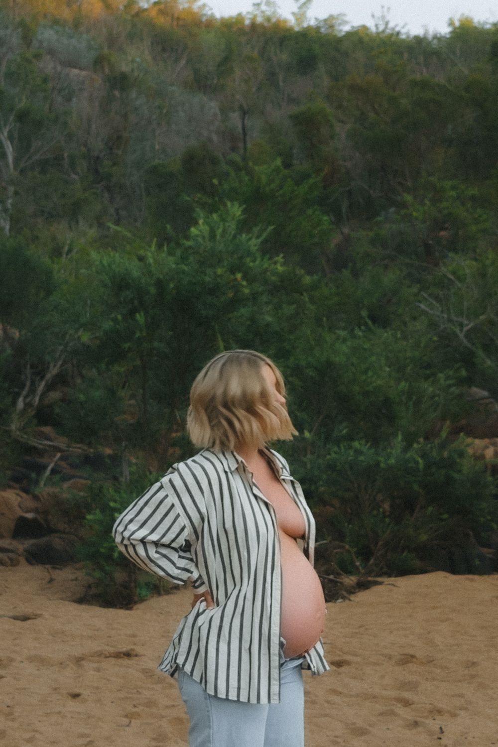 Timeless maternity portrait natural outdoor setting. Maternity photography session in Toowoomba Queensland natural light.