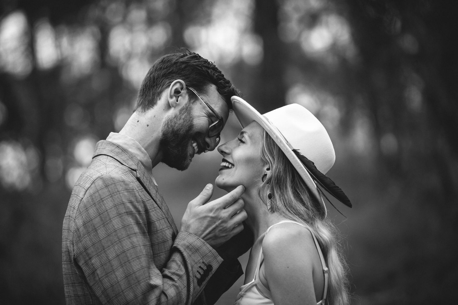 Romantic black and white wedding photos showing intimate moments between a couple in a natural outdoor setting.candid wedding photography Go